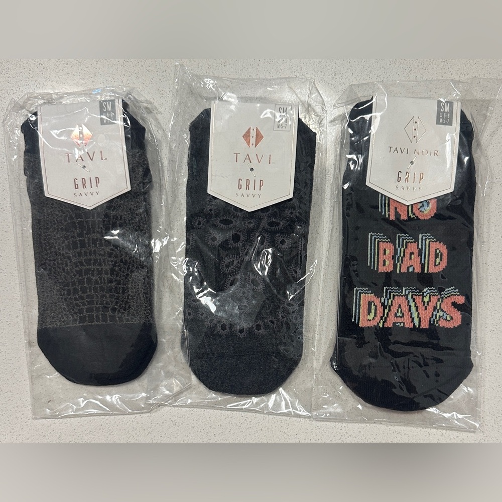 3‎ Pair Lot NEW Tavi Noir Sz S Women’s 6-8 Ankle Grip Socks Sox
